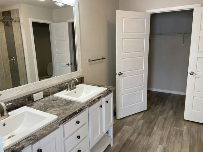 Building Photo - 25539 Shinnecock Dr