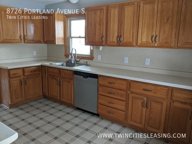 Building Photo - 8726 Portland Ave S