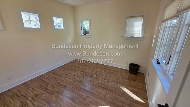 Building Photo - 342 Church St