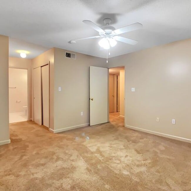 Building Photo - Emory Woods 2 Bed 2 Bath Apartment! Available April 1st!