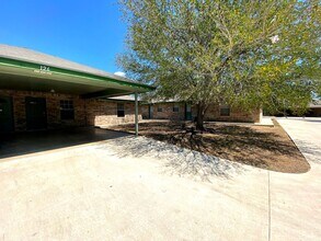 Building Photo - 2 Bedroom / 1 Bath **Cozy Unit in Pleasant...