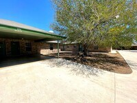 Building Photo - 2 Bedroom / 1 Bath **Cozy Unit in Pleasant...