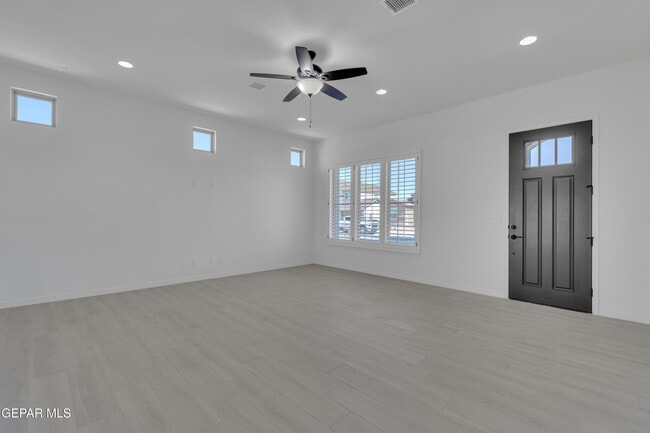 Building Photo - 14936 Hill Ridge Ct