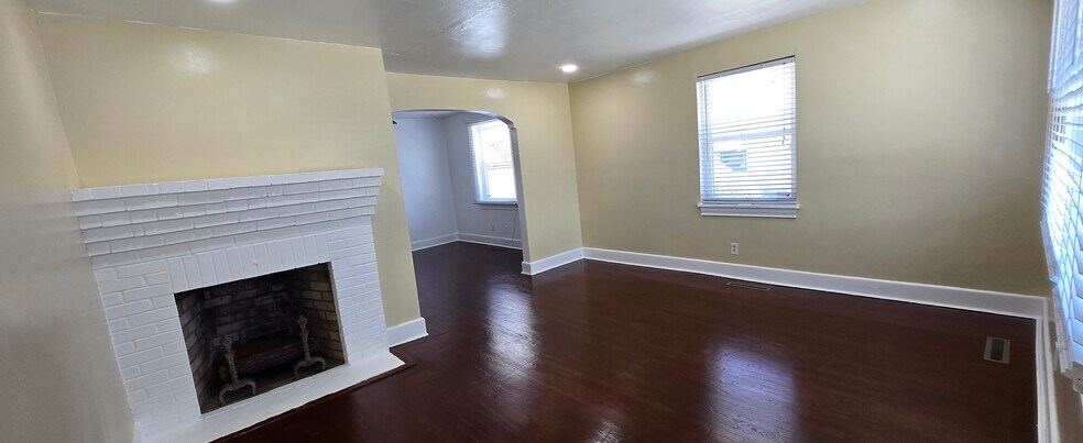 Living room meets dining room - 818 Coolidge St