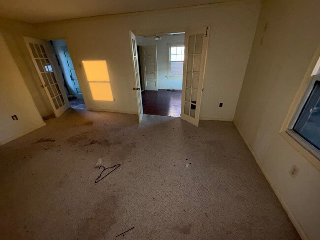 Building Photo - FOR SALE: Low Money Down Rental Opportunity