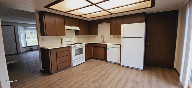 Building Photo - REDUCED - Puyallup 2bed/1.5 bath Duplex