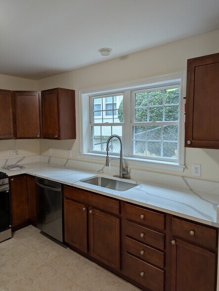 Building Photo - 126 Nethermont Ave