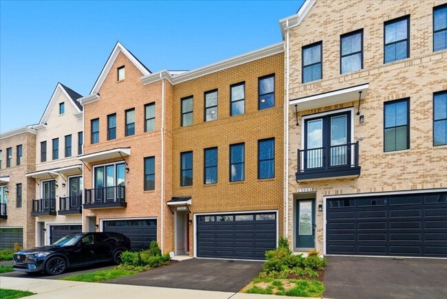 Building Photo - Welcome to this stunning, newly built 2025 townhome nestled in the heart of Brambleton