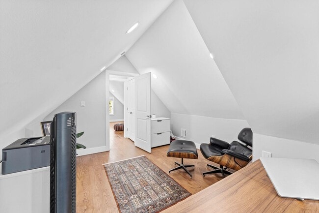 Building Photo - 76 Condict St