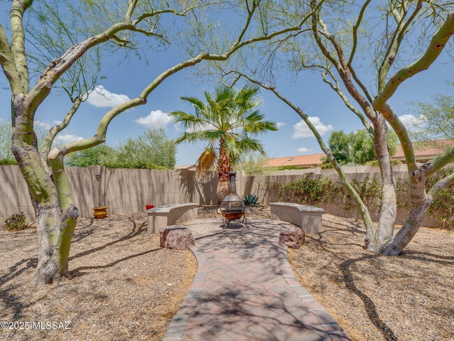 Building Photo - 61736 E Oakwood Dr