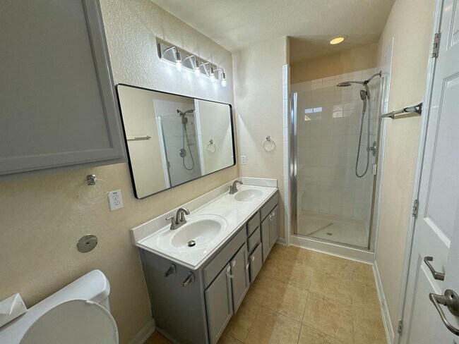 Building Photo - 3942 Calgary Cir