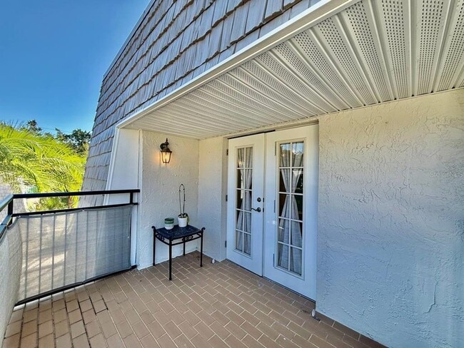 Building Photo - 704 Lyndhurst St