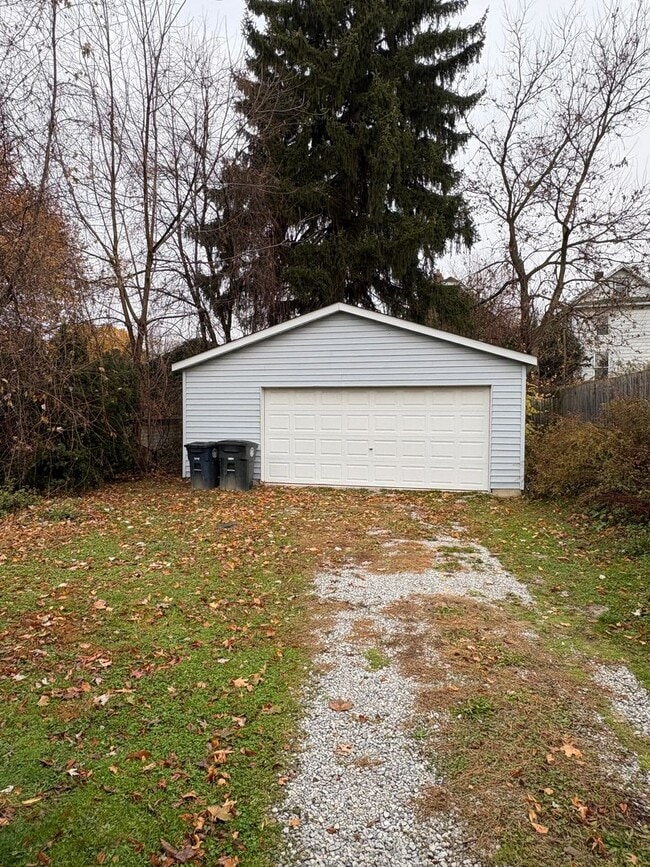 Building Photo - Spacious 4-Bedroom Akron Home with Garage | Open House Feb 5