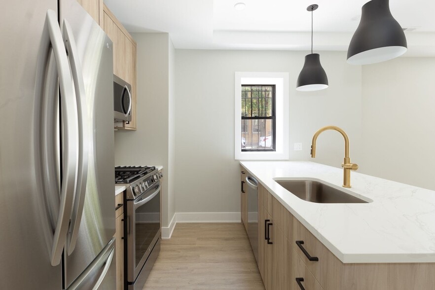 Building Photo - 2757 W Logan Blvd