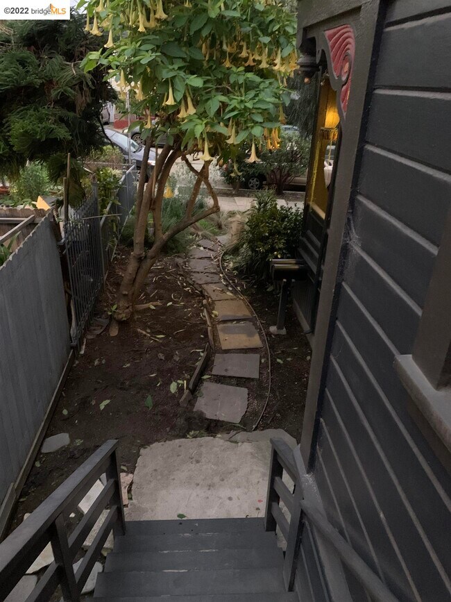 Building Photo - 2217 9th Ave