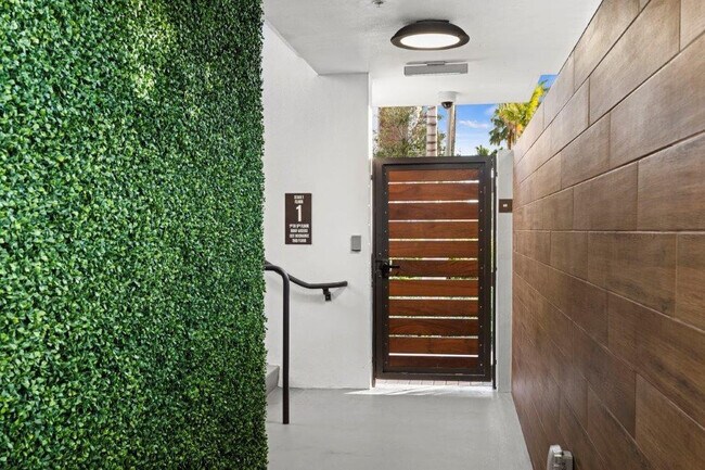 Building Photo - 3040 N Ocean Blvd