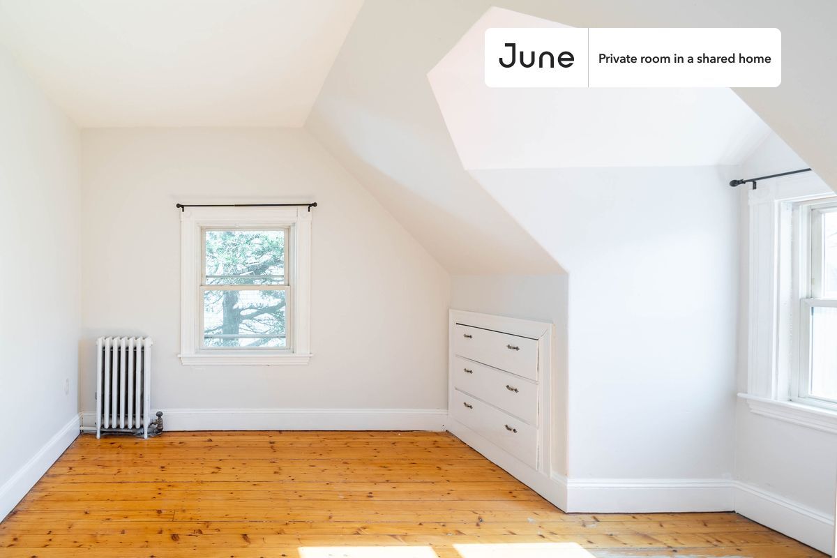 Building Photo - Room in Shared 7 bed/2 bath home