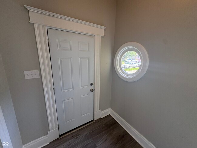 Building Photo - 413 W Franklin St