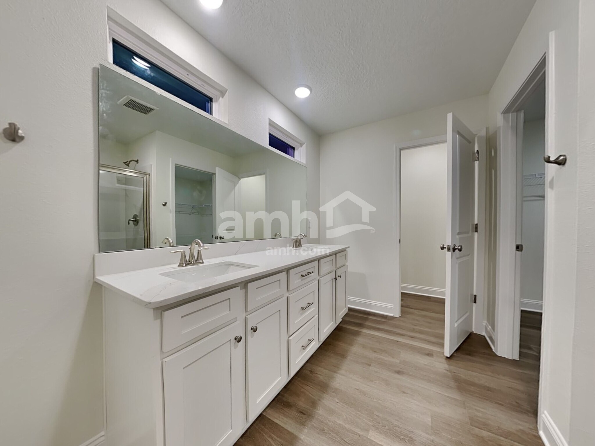 Building Photo - 11638 Hillside Dr