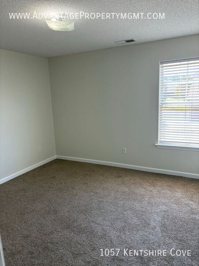 Building Photo - 1057 Kentshire Cove