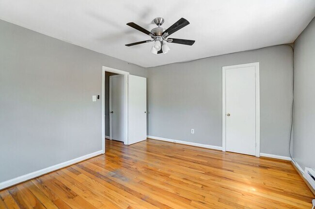 Building Photo - 2769 Losantiville Ave