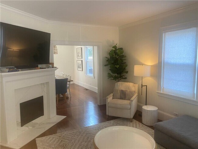 Building Photo - 27 Mann Ave