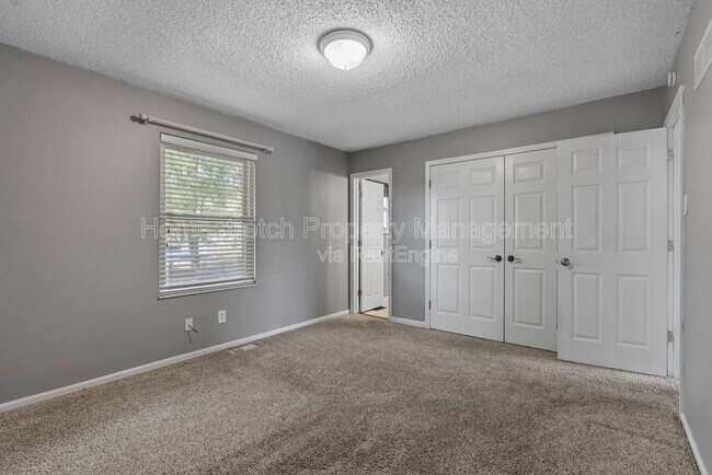 Building Photo - 33 Pershing Lake Dr