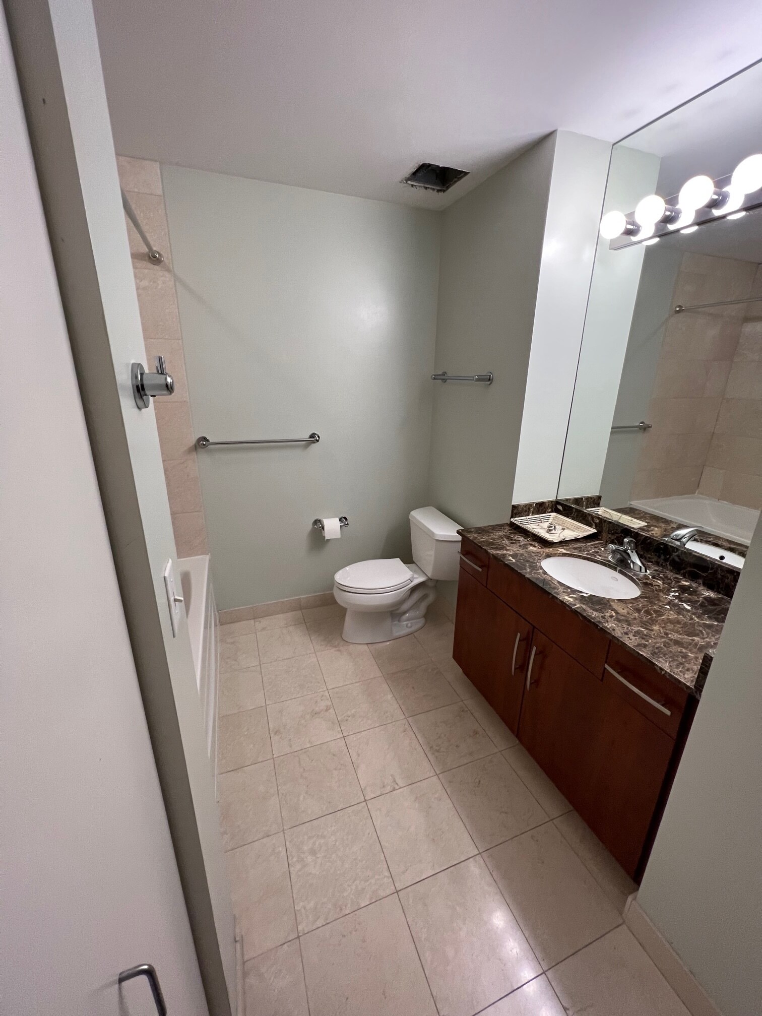 bathroom - 160 E Illinois St
