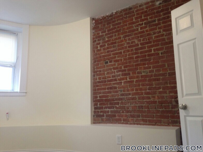 Building Photo - 36 High St