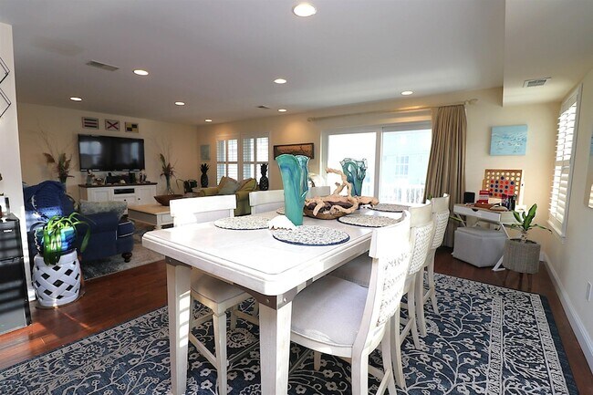 Building Photo - 9505 Monmouth Ave