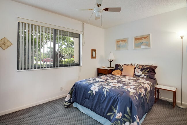 Building Photo - 3154 Via Poinciana