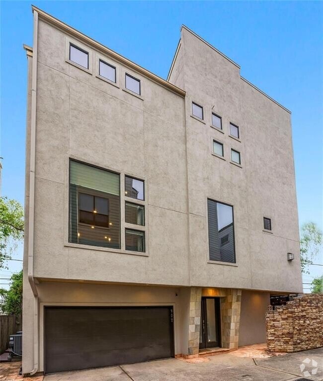 Building Photo - 902 Reinerman St