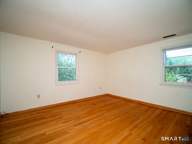 Building Photo - 38 Landin St