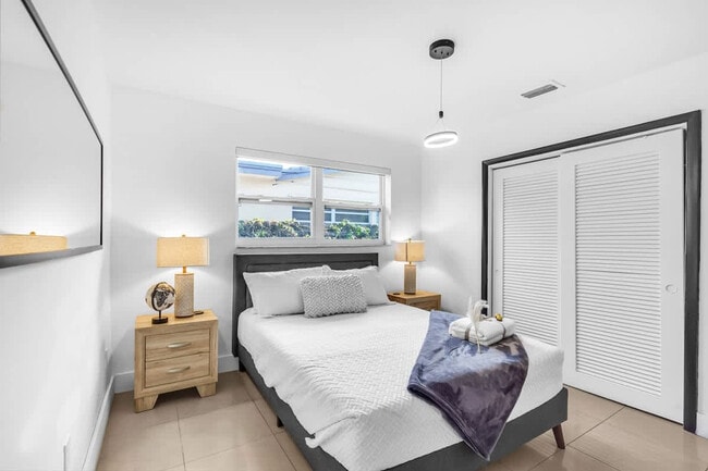 Building Photo - 18735 NE 18th Ave