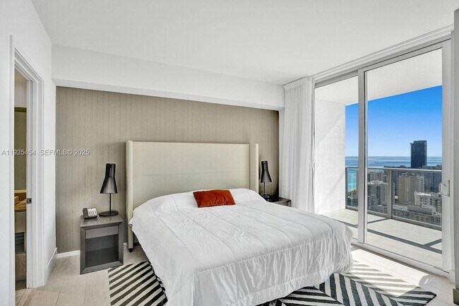 Building Photo - 4010 S Ocean Dr