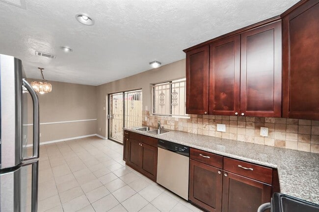 Building Photo - 3009 Beecave Dr