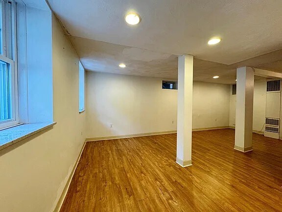 Building Photo - 22 Pembroke St