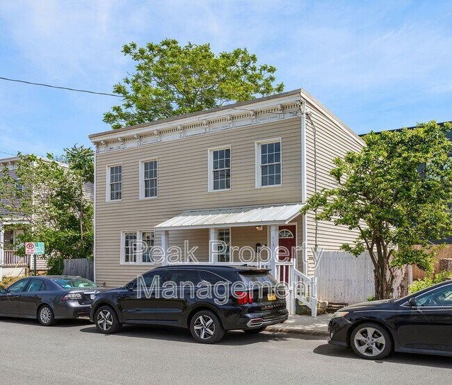 Primary Photo - 819 Kinney St