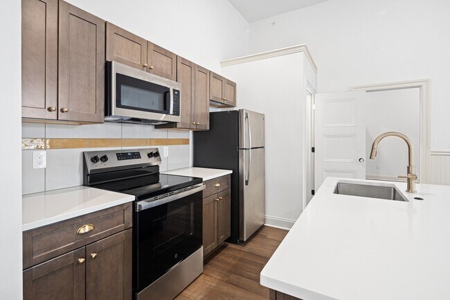 Building Photo - 401 Martin St