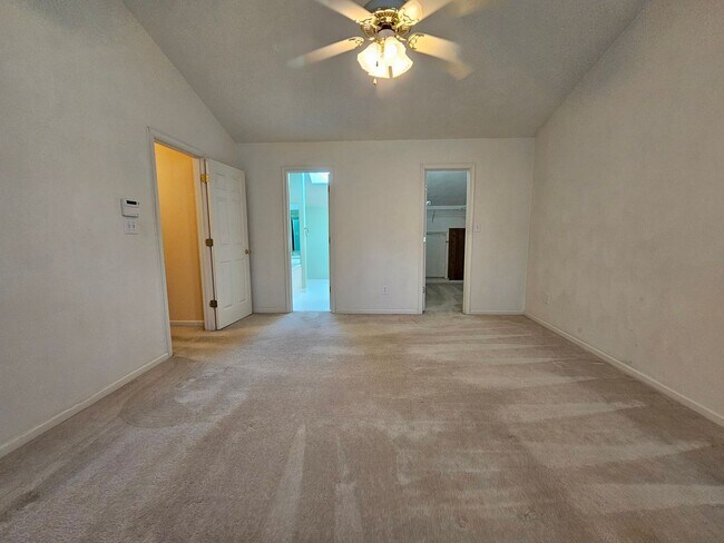 Building Photo - Estates of Greenbrier