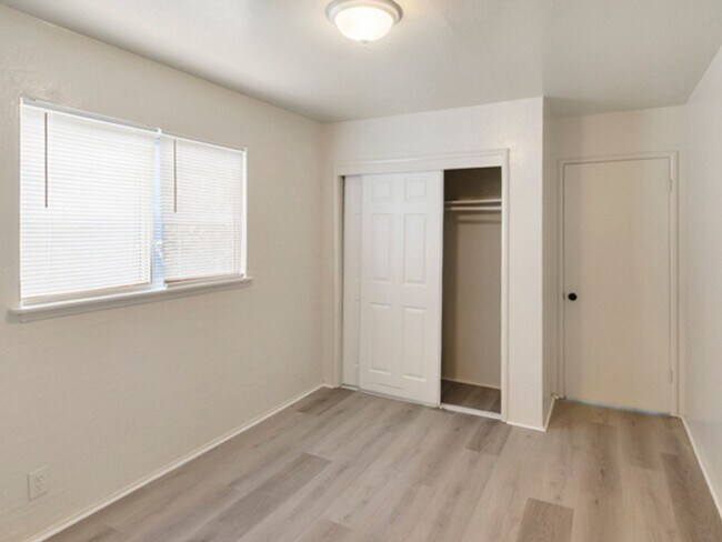 Building Photo - Charming 3-bedroom, 2-bath home