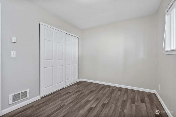 Building Photo - 1506-1506 110th St S