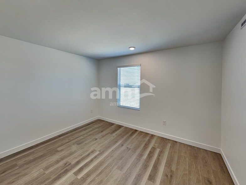 Building Photo - 9555 Harkes Dr