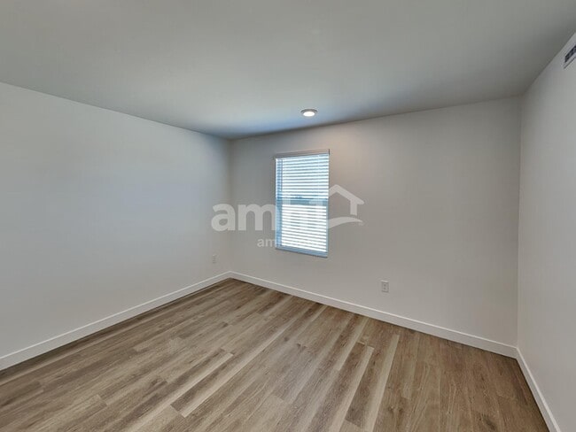 Building Photo - 9555 Harkes Dr