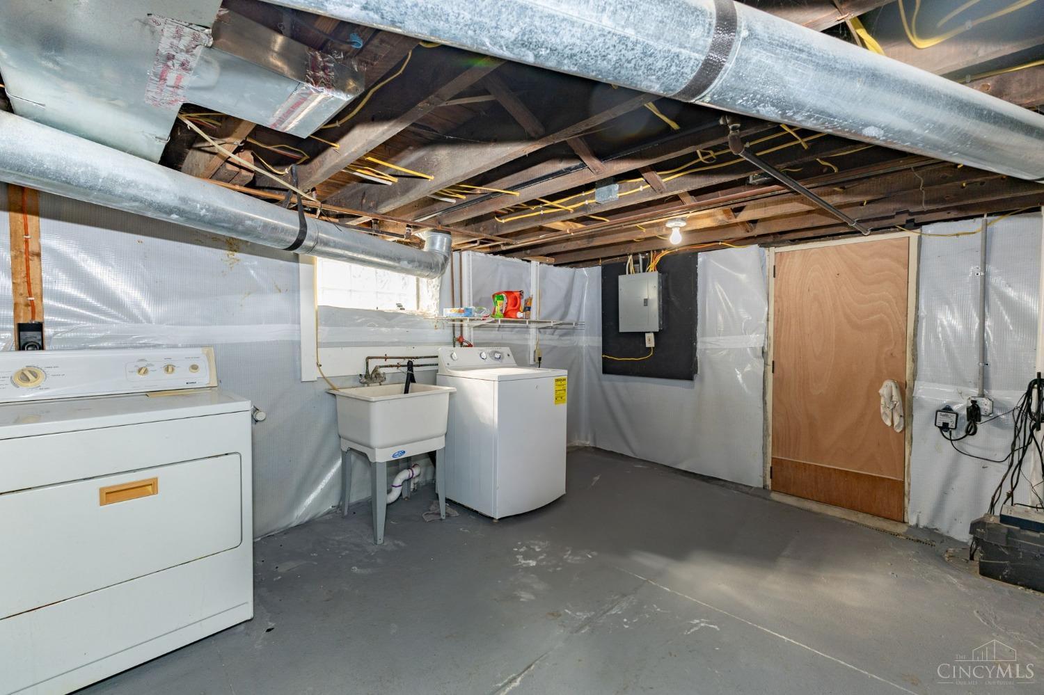 Building Photo - 4559 N Edgewood Ave