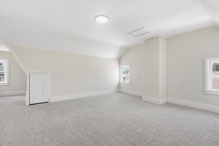 Building Photo - 315 2nd St