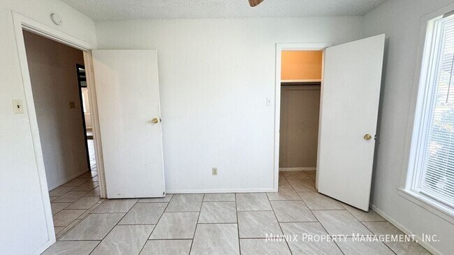 Building Photo - 5603 Amherst St