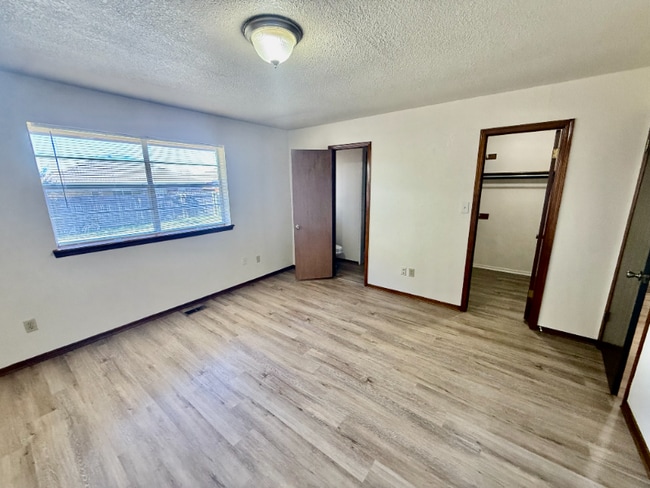 Building Photo - 1608 Oakcliff Rd