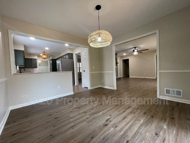 Building Photo - 2005 Landau Dr