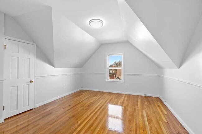 Building Photo - 32 Park Rd